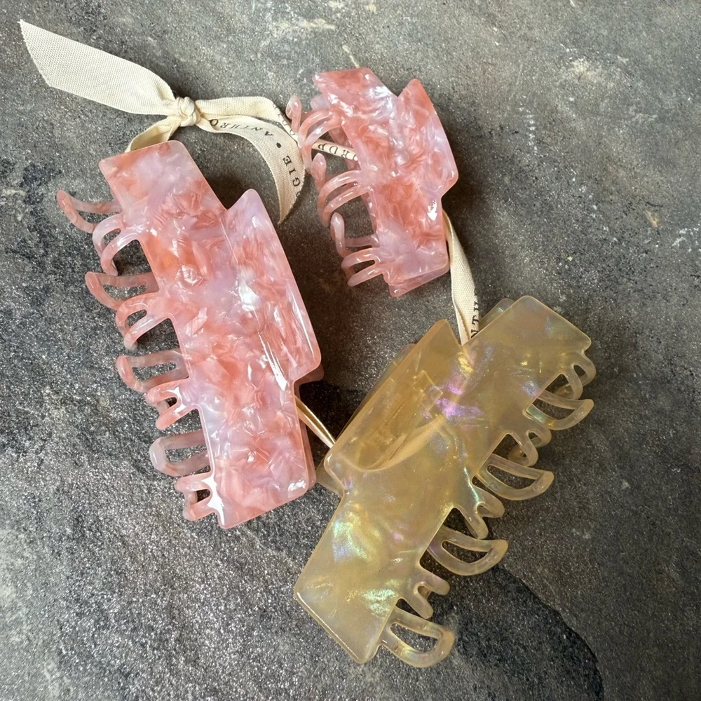 New🌟Anthropologie-Scalloped Tortoise Claw Hair Clip Set Elegant Pink and Cream